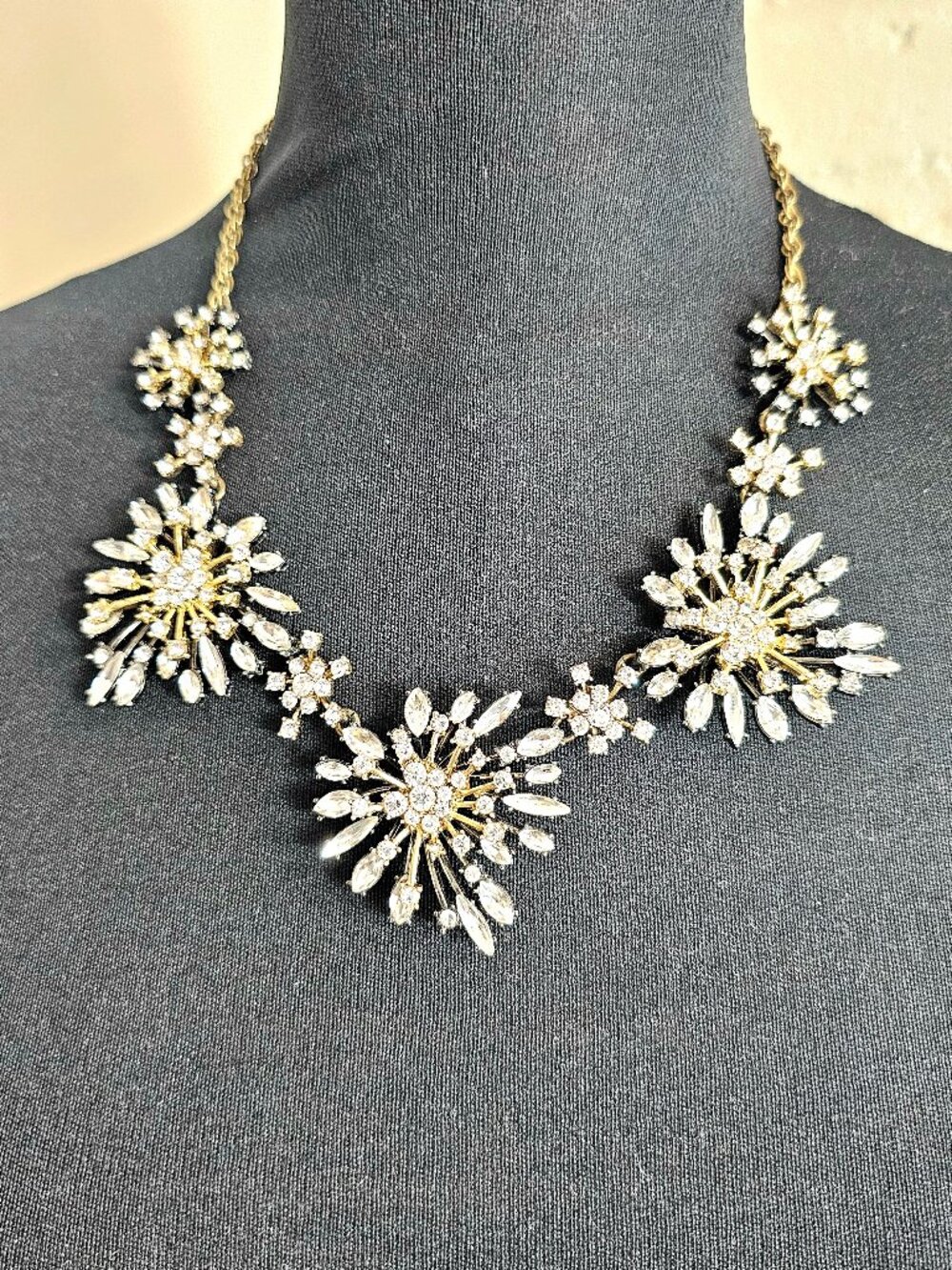 Banana Republic Crystal Starburst AdjustableNecklace Gold Tone Marquise
